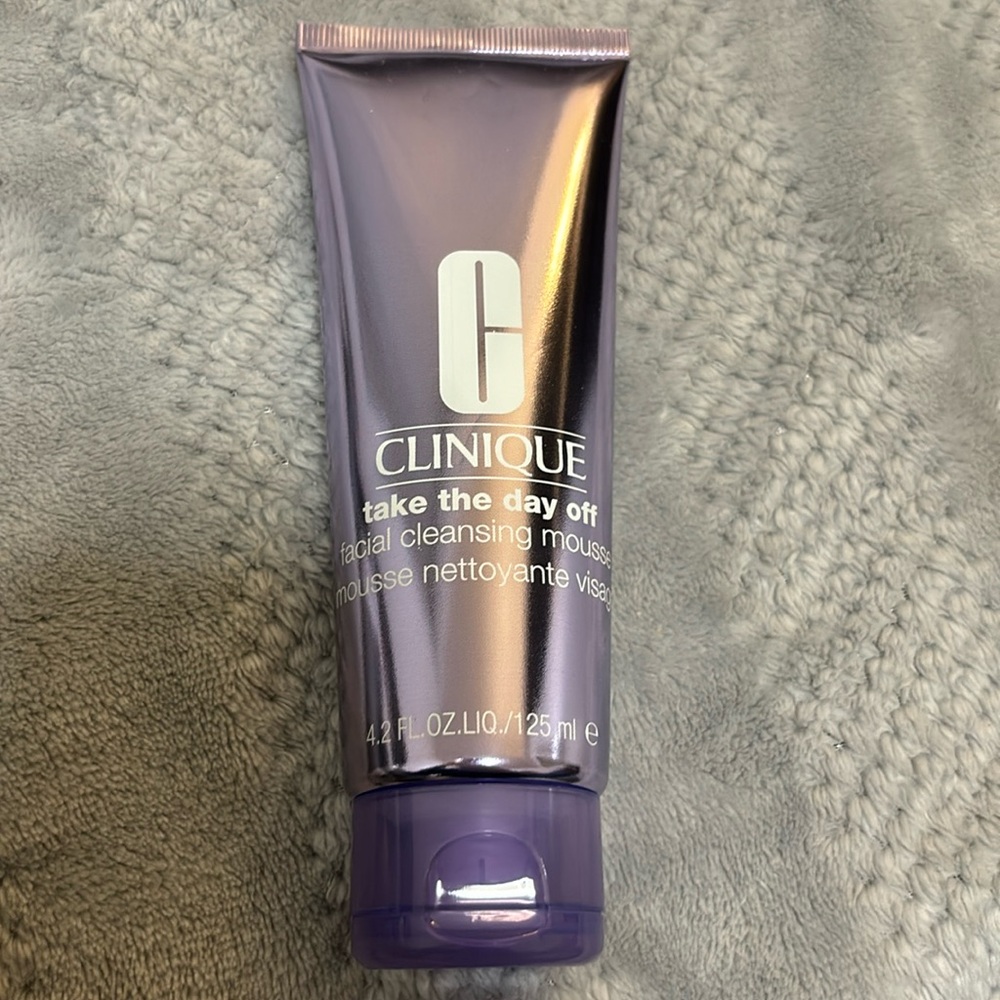 Clinique take the day off facial cleansing mousse . 4.2 fl oz. 125ml.